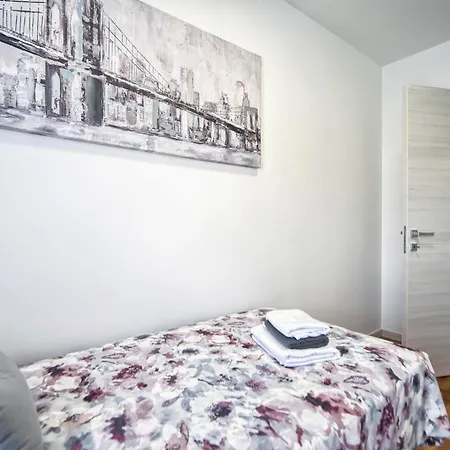 公寓 Nena - Spacious With Balcony And Free Parking 普拉