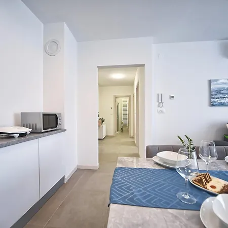 Nena - Spacious With Balcony And Free Parking 公寓 普拉