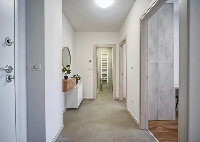 Nena - Spacious With Balcony And Free Parking