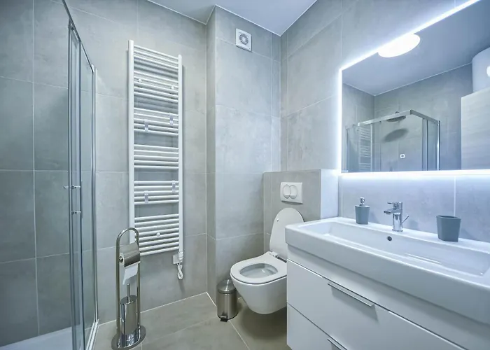 Nena - Spacious With Balcony And Free Parking Apartment *